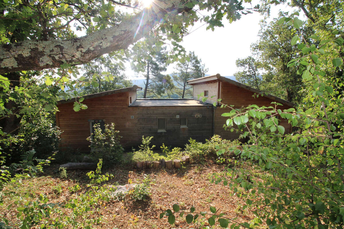 Charmante maison en bois de 98 m2 sur un terrain de 2800 m2. - photo 39