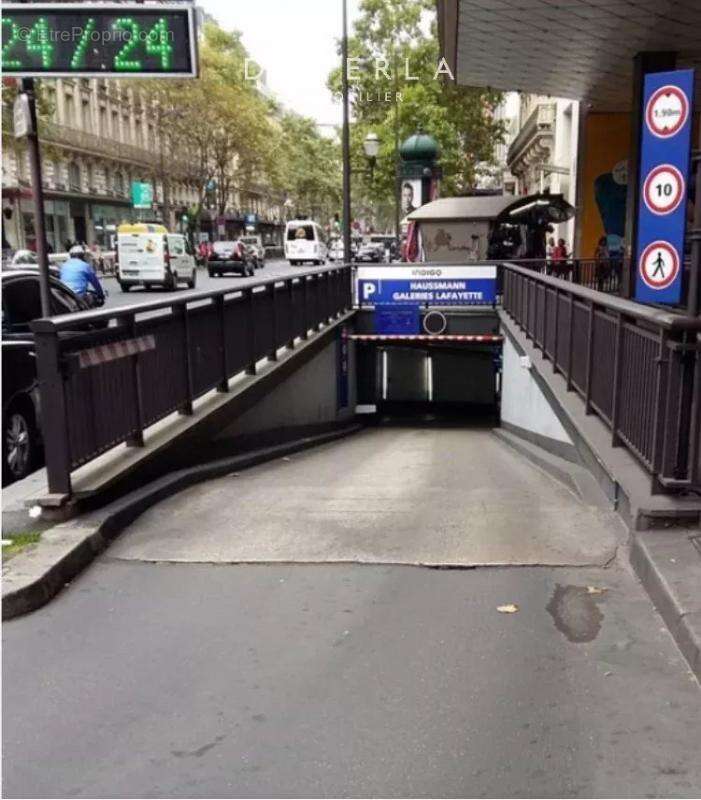 Parking à PARIS-9E