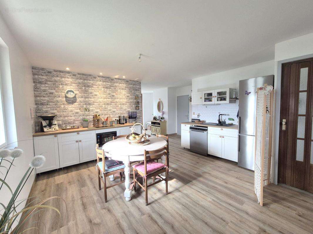 Maison à MARSEILLES-LES-AUBIGNY