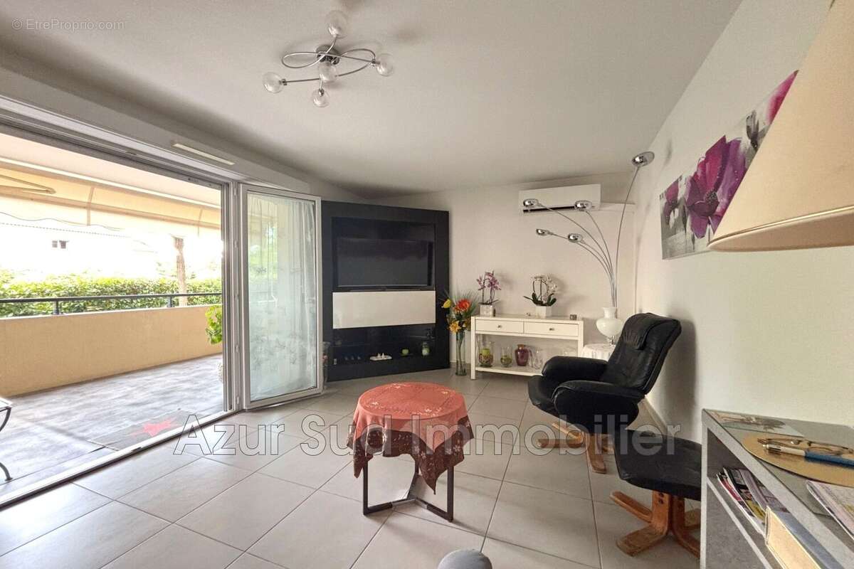 Appartement à VALLAURIS