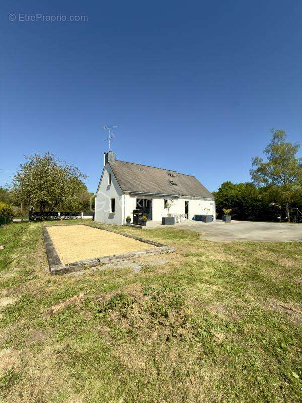 Maison à LA CHAPELLE-DES-MARAIS