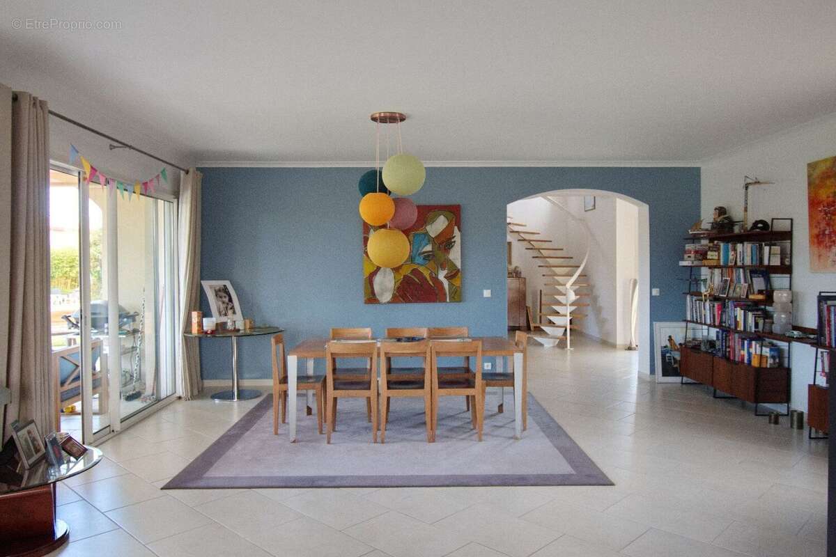 Photo 4 - Maison à JONQUIERES-SAINT-VINCENT