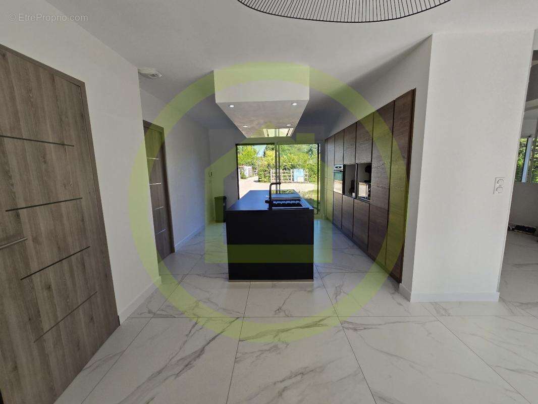 Maison à SAINT-PRYVE-SAINT-MESMIN