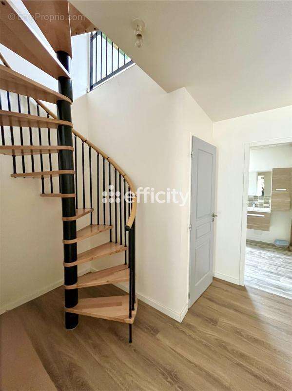 Maison à NANTEUIL-LA-FOSSE