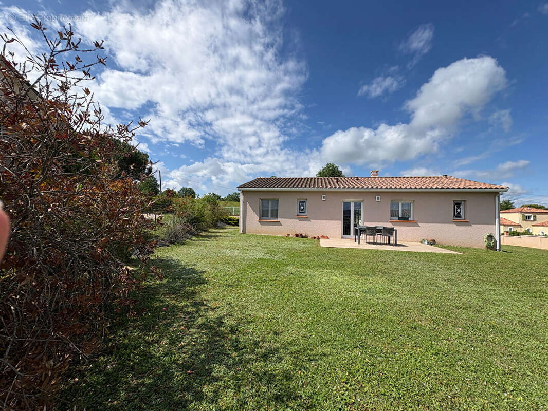 Maison à CORBARIEU