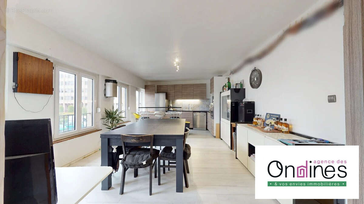 Séjour / Cusine - Appartement à HAGUENAU