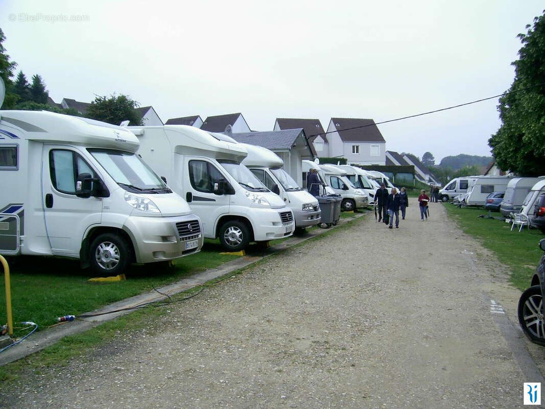 Terrain à SAINT-LEGER-DU-BOURG-DENIS