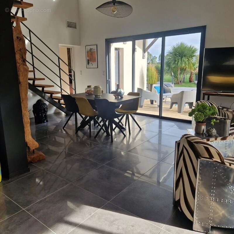 Maison à PARENTIS-EN-BORN