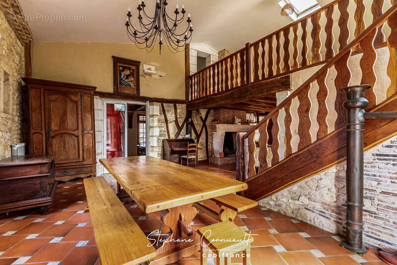 Maison à SAINT-FRONT-DE-PRADOUX