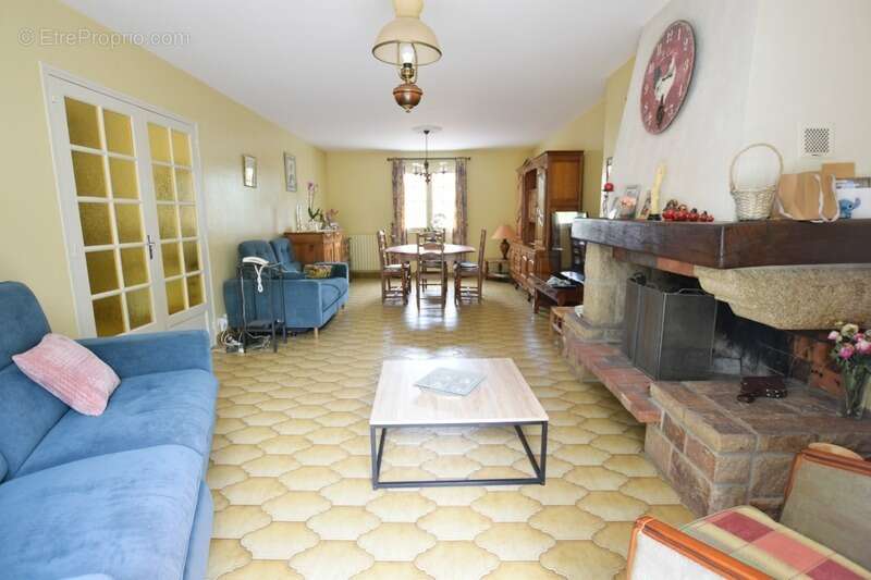 Maison en plein centre d'Avrillé avec grand terrain - photo 5