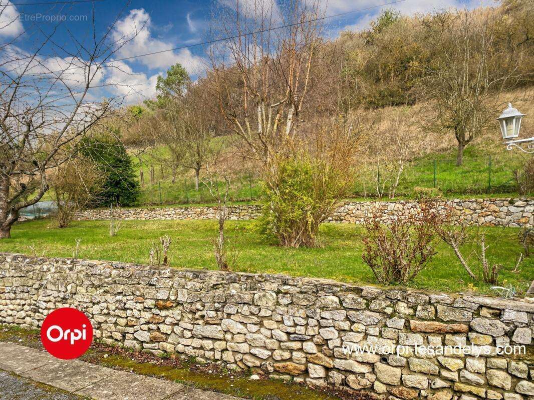 Maison à COURCELLES-SUR-SEINE