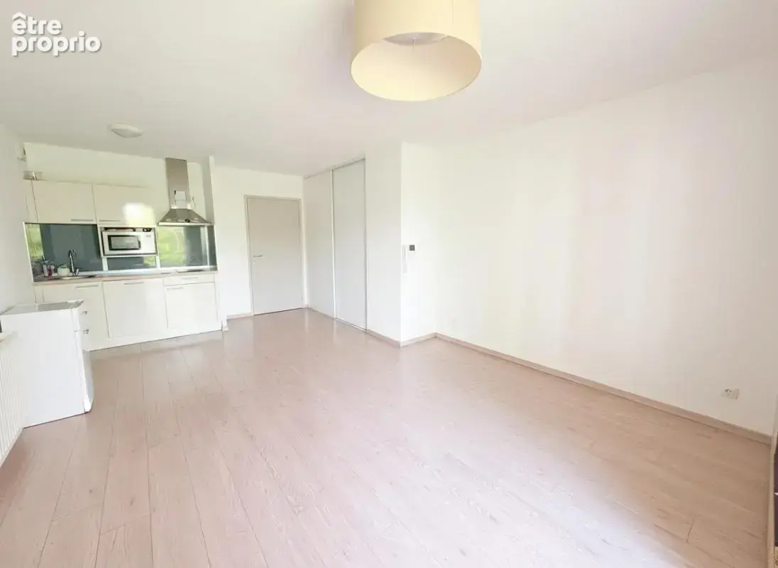 T2 50 m² rénové, balcon 13 m², parking  Résidence sécurisée - photo 3