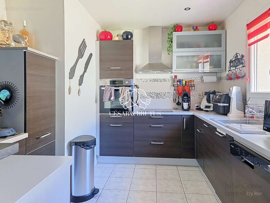 Maison 184 m² à Saint-Clair-Du-Rhone  - photo 2