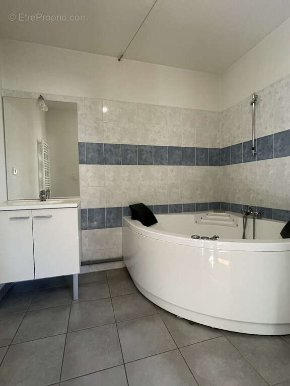 T2, balcon + box et stationnement - photo 12
