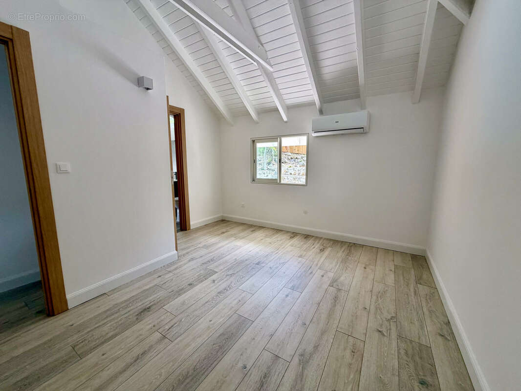 Maison T4 - 108 m2 - Baie Orientale - photo 10