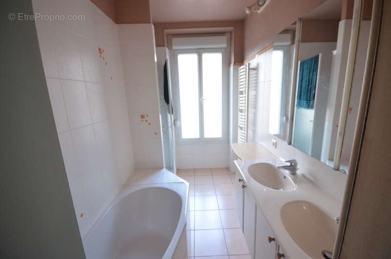 Proche de LA FERTE SOUS JOUARRE (77) à vendre maison de 7 pièces avec local commercial - photo 11