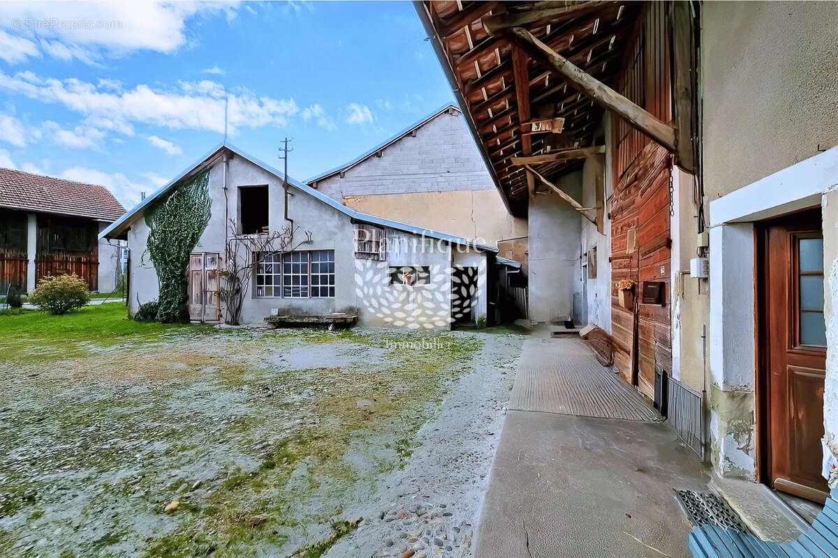 Maison à FEIGERES