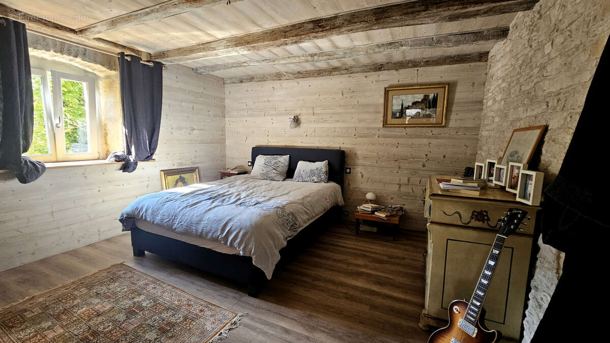 Maison à CHASSAGNE-SAINT-DENIS