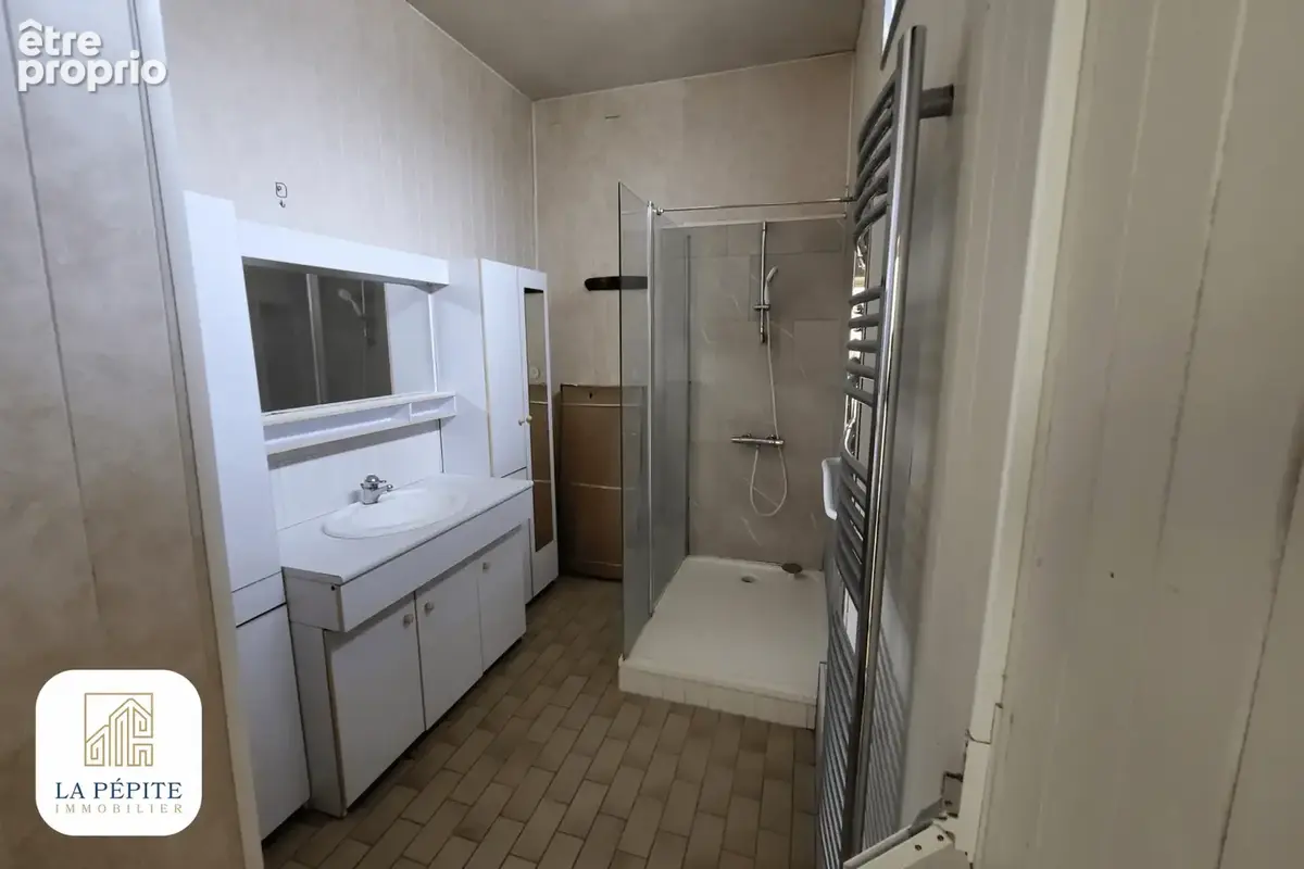 Maison semi-individuelle rénovée - 108,8 m2 - 3 chambres - Terrain, garages et dépendances - photo 12