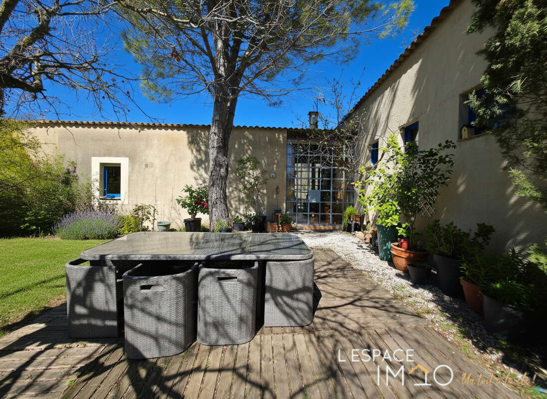 Maison à MENERBES