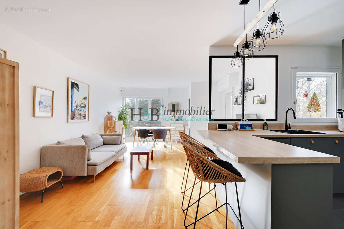 3 pièces   74 m2 avec 8 m2de balcon - exposé Sud-Ouest donnant sur le Parc de l’Alsacienne - photo 2