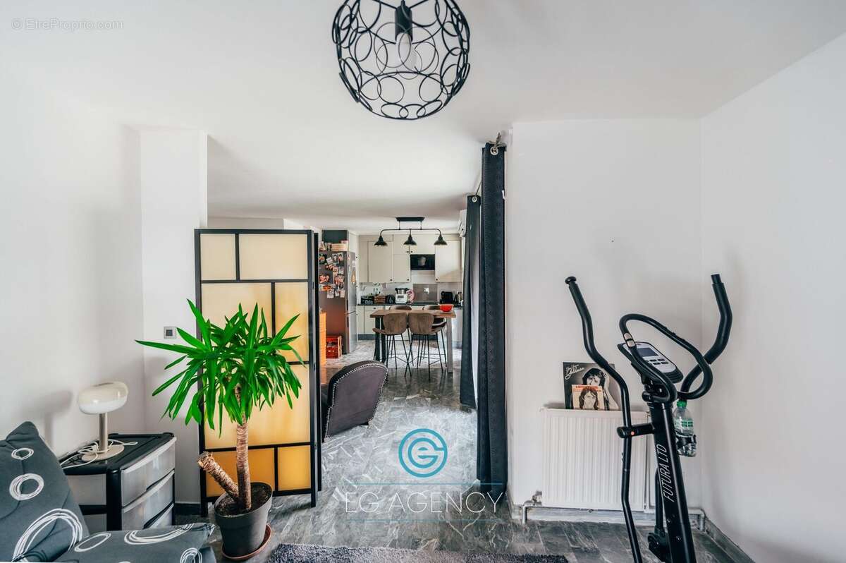 Appartement 73 m² à Marseille-8e  - photo 6