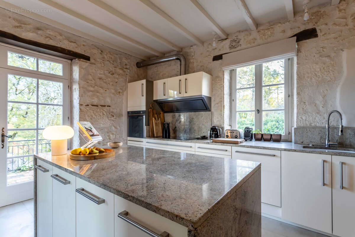 Maison à SAINTE-COLOMBE-DE-VILLENEUVE