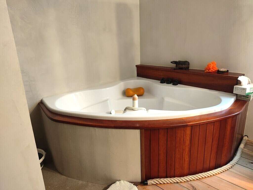 Commerce à ROCHEFORT-EN-VALDAINE