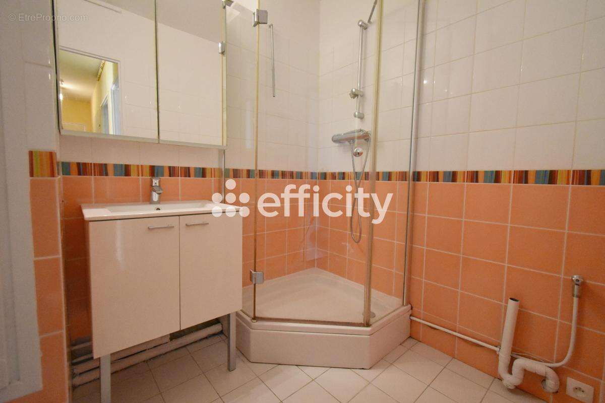 Appartement à PARIS-14E