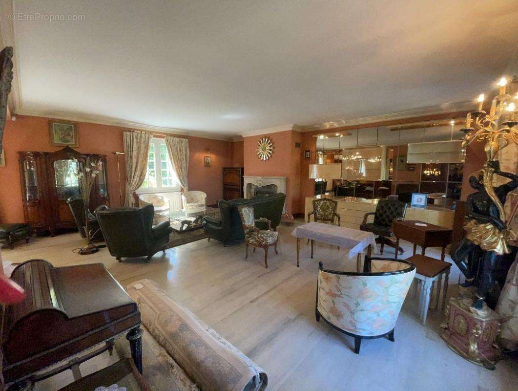 Maison à ARNAC-POMPADOUR