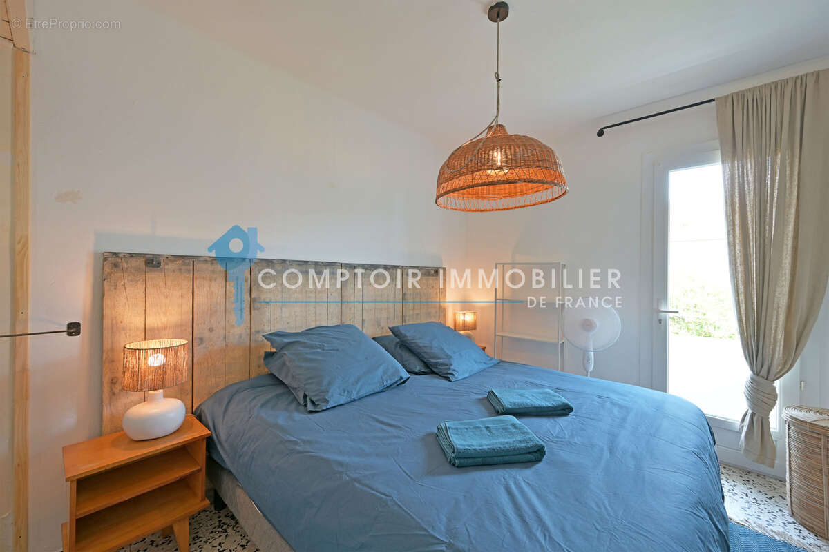 Dépt Gard (30), à vendre Le-Grau-Du-Roi 1ère Ligne Appartement F4 - Terrasse de 35m2 - Parking - Cellier - photo 6