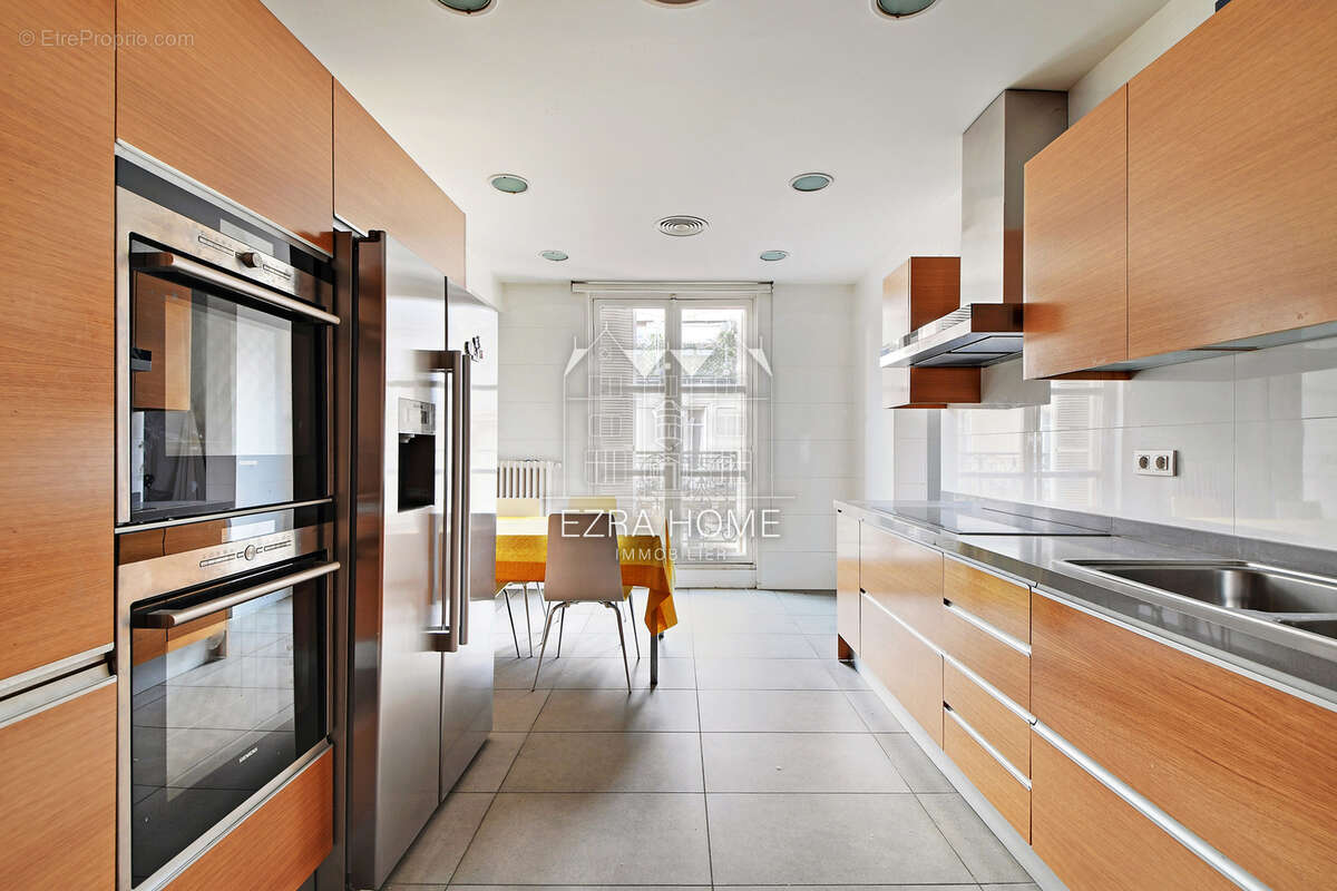 Appartement à PARIS-8E