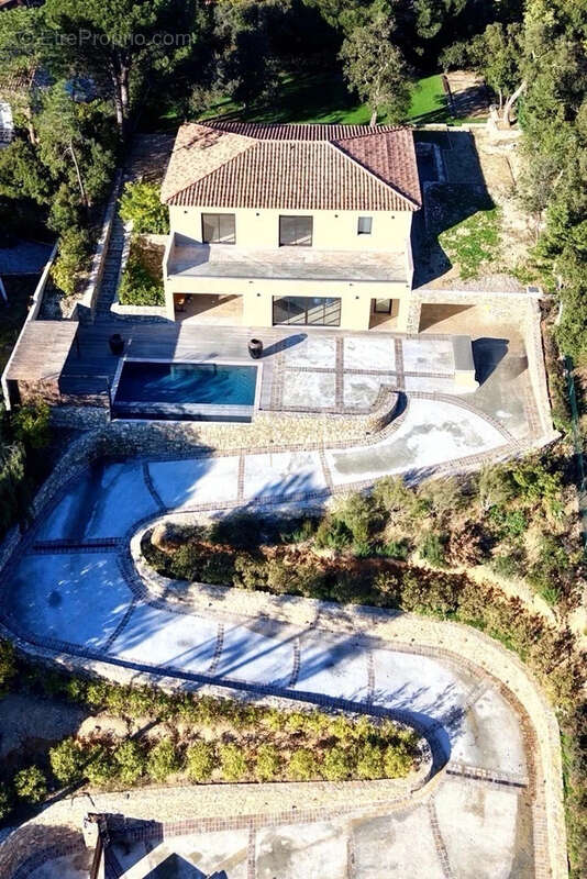 Maison à PLAN-DE-LA-TOUR
