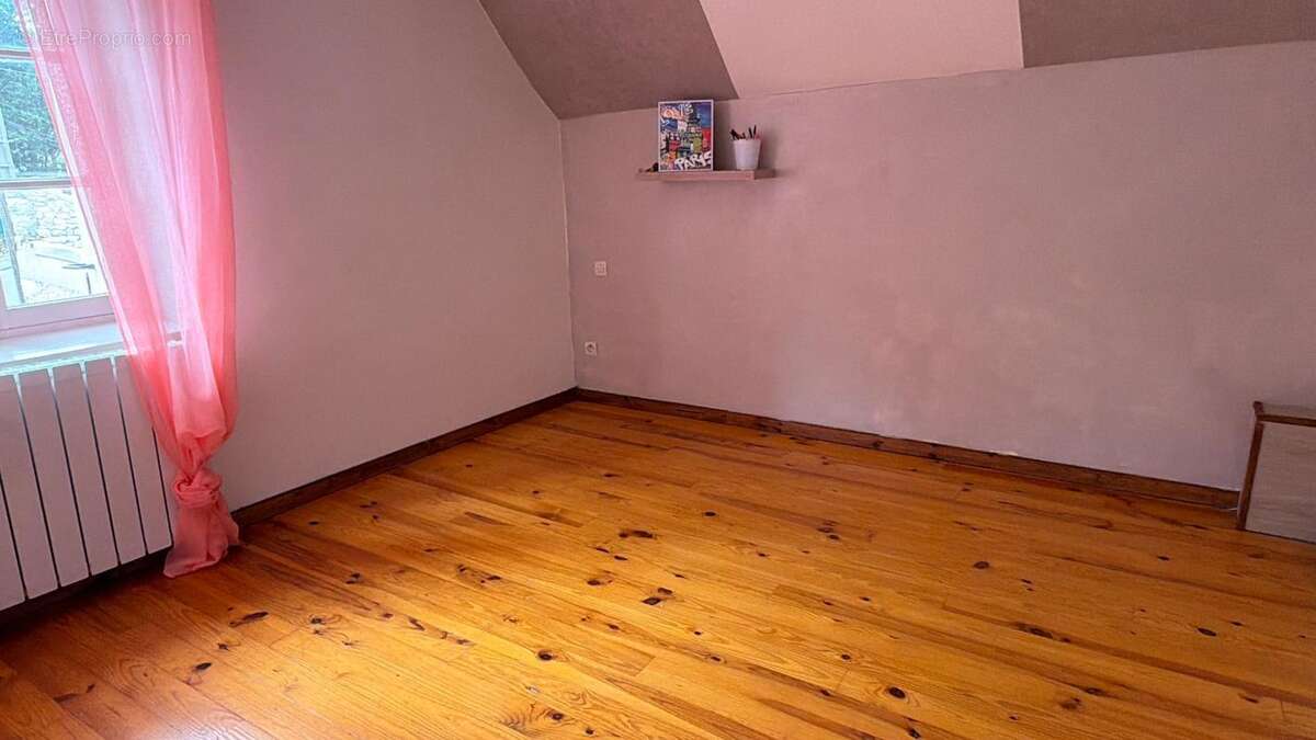Maison ancienne de plus de 90 m² + bungalow T3 - À 7 min de la gare de Bueil - photo 6