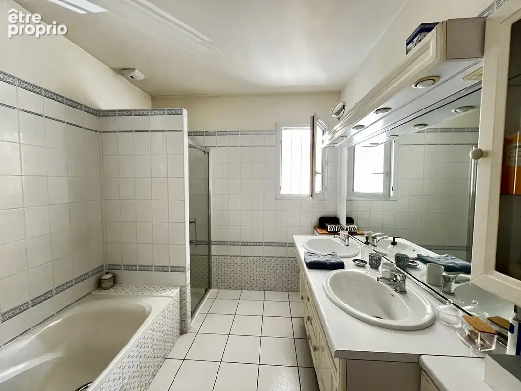 Brains - Maison de 108 m2 sur une parcelle de 931 m2 - photo 7