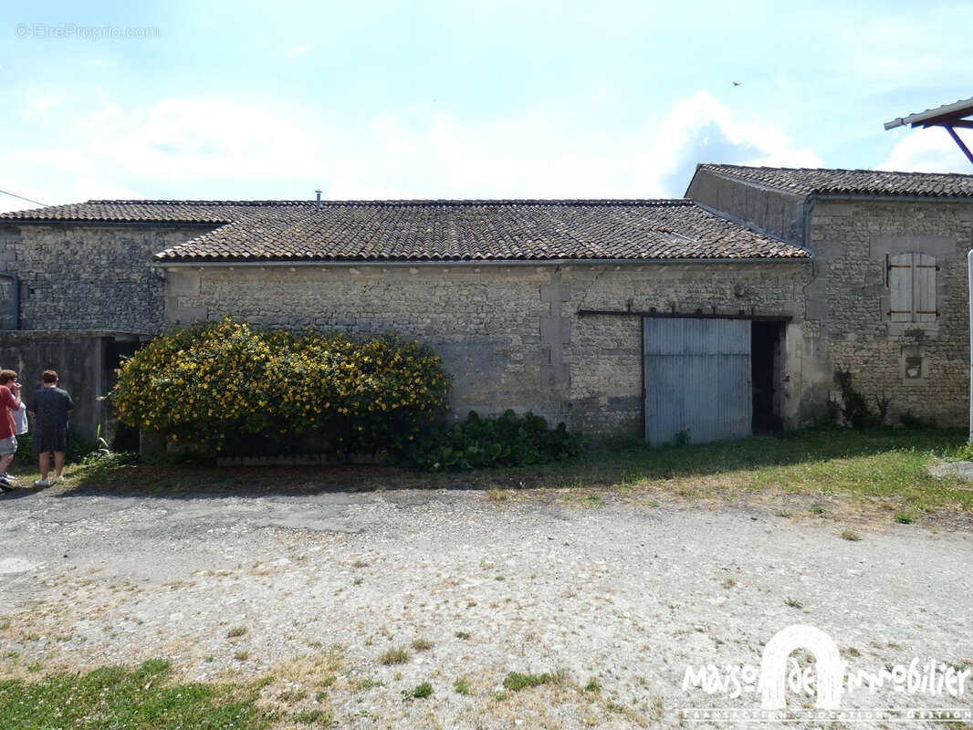 Maison à SEGONZAC