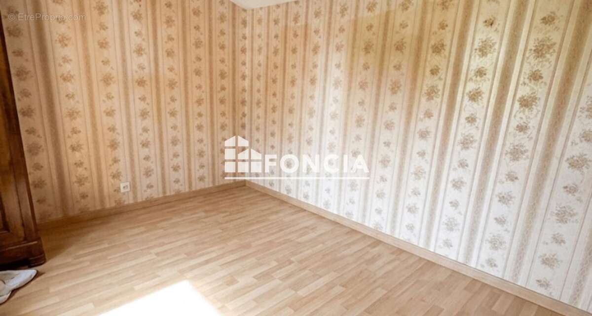Castanet-Tolosan – En plein cœur de la commune, découvrez cette agréable villa T5 d’environ 100 m² - photo 4