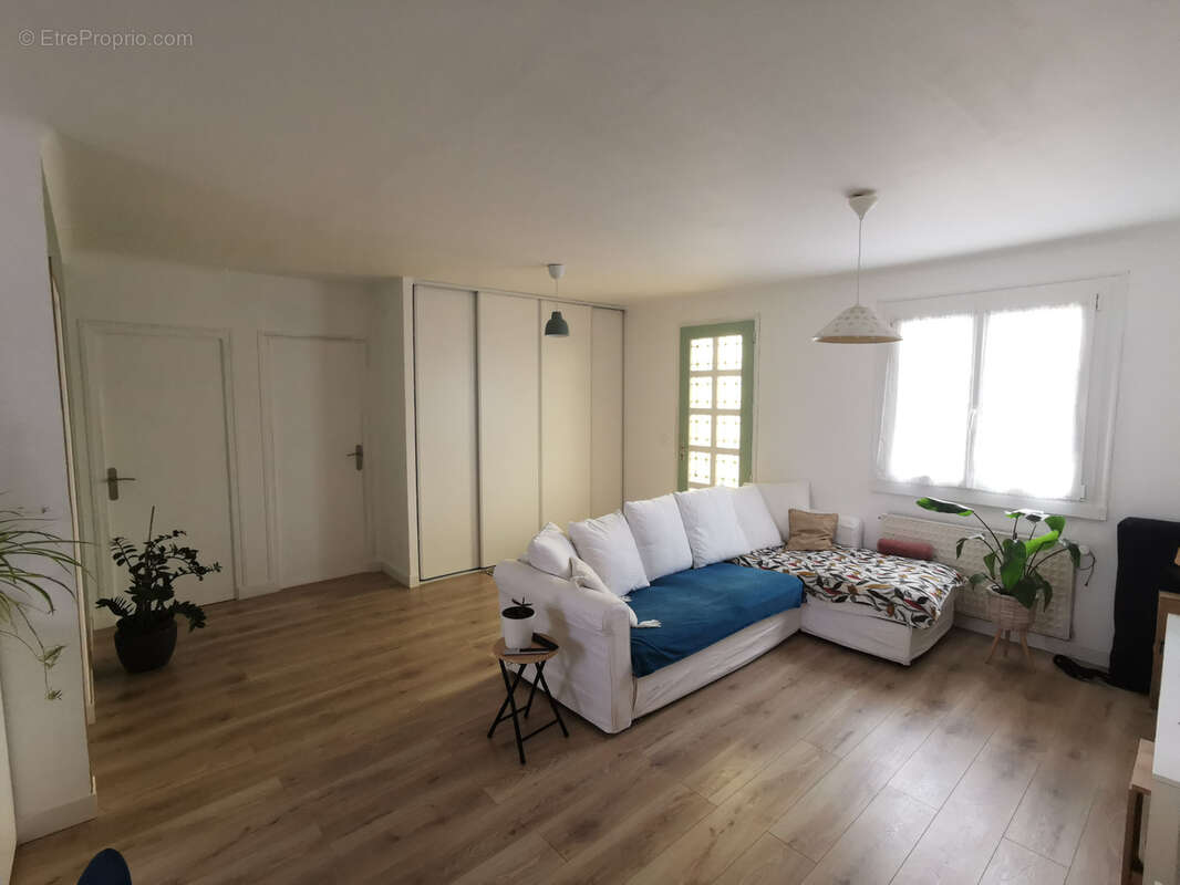 Maison à SAINT-HILAIRE-DE-CHALEONS