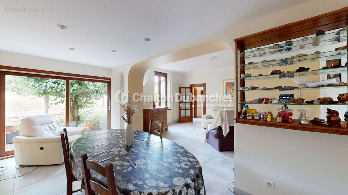 SAINT DENIS DE CABANNE (42) - Maison 6 pièces 175 m2 avec dépendances et terrain - photo 5