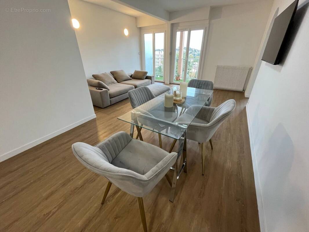 Appartement à VALLAURIS