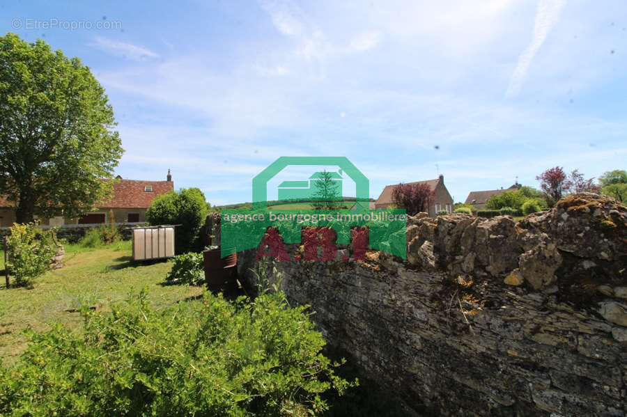 Maison à BRINON-SUR-BEUVRON