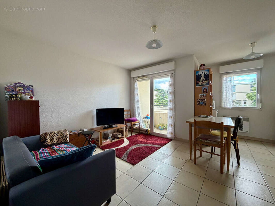 Appartement à BAGNOLS-SUR-CEZE