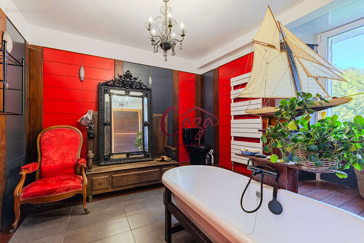 Maison à FARGUES-SAINT-HILAIRE