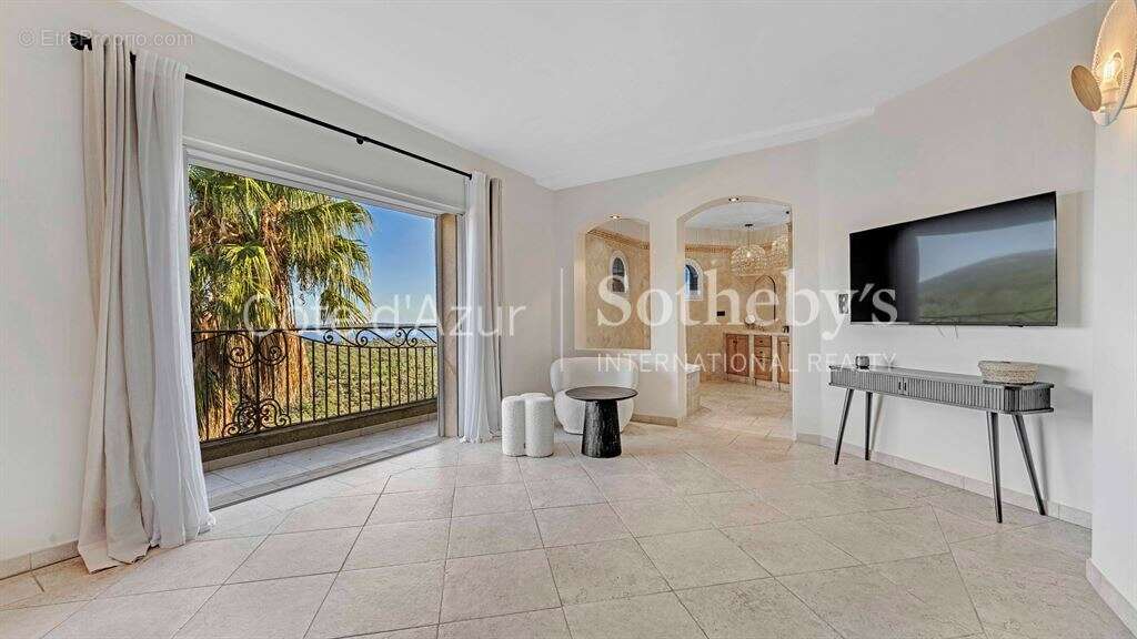 Maison de prestige à vendre dans le Golfe de Saint-Tropez, avec héliport privé - photo 13