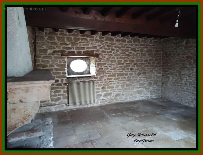 Propriete a vendre faite d'une maison, d'une grange, d'un grand terrain - photo 9