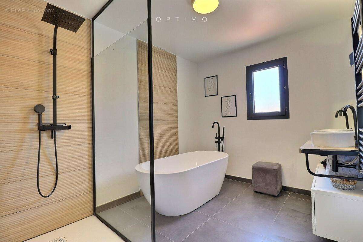 Maison à SAINT-GENIS-DES-FONTAINES