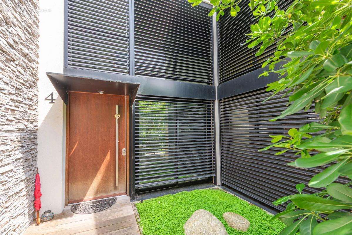 Maison à LA GARENNE-COLOMBES