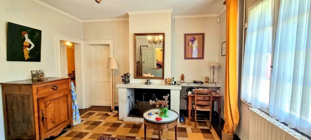 PROPRIETE AUTHENTIQUE   composée d' une maison familiale  et  de dépendances sur 10 HA . * - photo 9