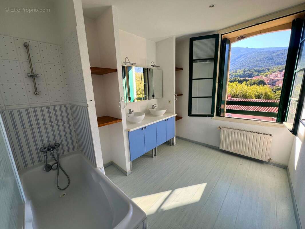 Maison à LAROQUE-DES-ALBERES