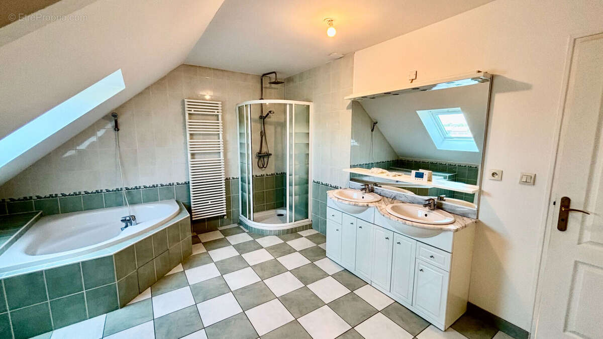 Maison à L'HUISSERIE